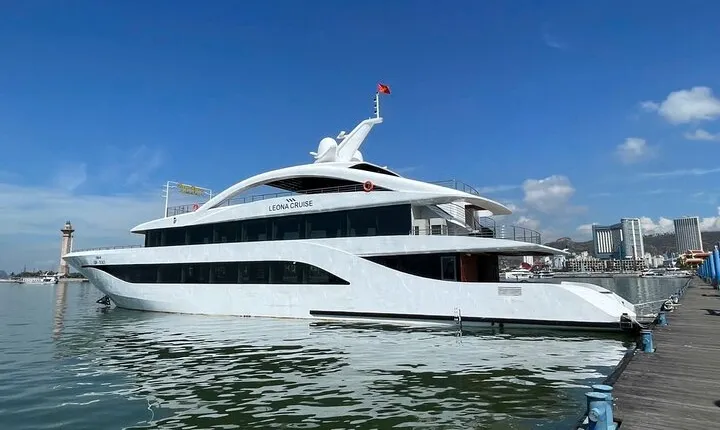 Leona Cruise Luxury 5-Star Day Tour in Halong Bay