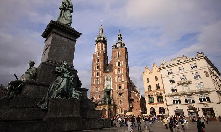 Krakow Small Group Tour from Warsaw with Lunch, Schindler's Factory included