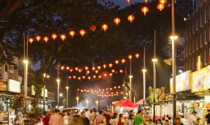 Kuala Lumpur Night Market Tour and Petronas Twin Towers Visit