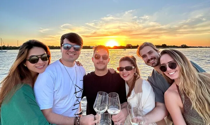 Sailing cruise with premium wine in Buenos Aires