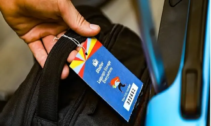 Full Day Private Luggage Storage in Paris