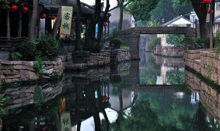 Luzhi Ancient Water Town Private Tour from Suzhou with Lunch