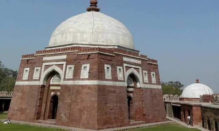 The Cruel Tughlaq Dynasty - A Private Historical Walk with Lunch