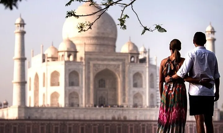 Private Car Transfer Agra to Jaipur via Fatehpur Sikri Tour