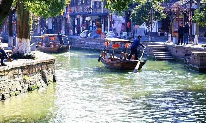 Private Zhujiajiao Water Town Boating Tour with Fruit Picking