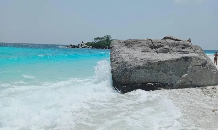 Maiton and Raya Islands Private Boat Day Tour