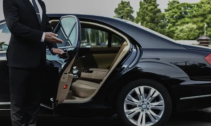 Private One Way Transfer Service to Yangshuo Hotel from Guilin City or Airport