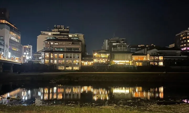 AUG ONLY! PRIVATE E-BIKE tour in illuminated Kyoto
