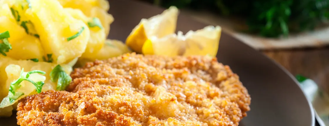 Schnitzelessen im Dunklen mit Führung durch das Dunkelkaufhaus