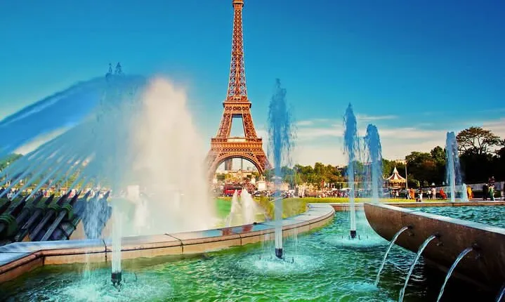Private Paris City Tour and shopping in La Vallée Village