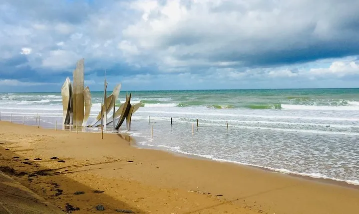 American Sector - Omaha & Pointe du Hoc WWII Day Trip from Paris