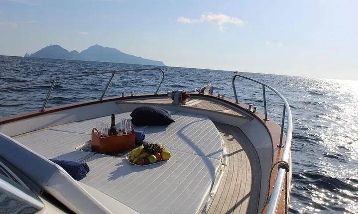 Small-group Sailing Day Tour to Capri from Positano