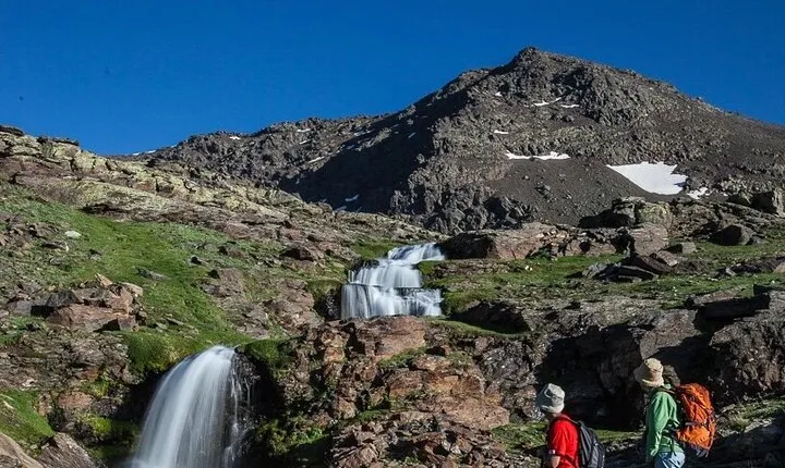 Hiking experience in the High Sierra Nevada National Park
