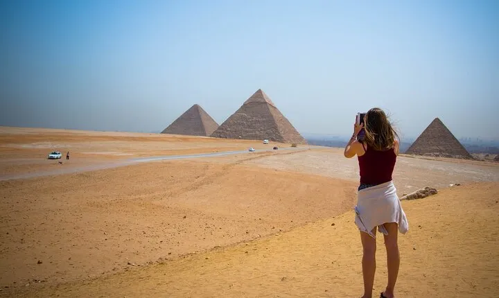Tour To Pyramids Of Giza, Museum Visit & Dinner Cruise Combo
