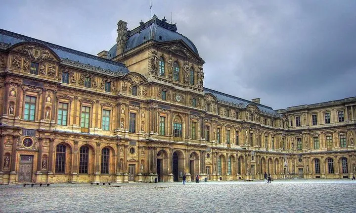 Paris Murders and Mysteries semi-private tour of the Louvre