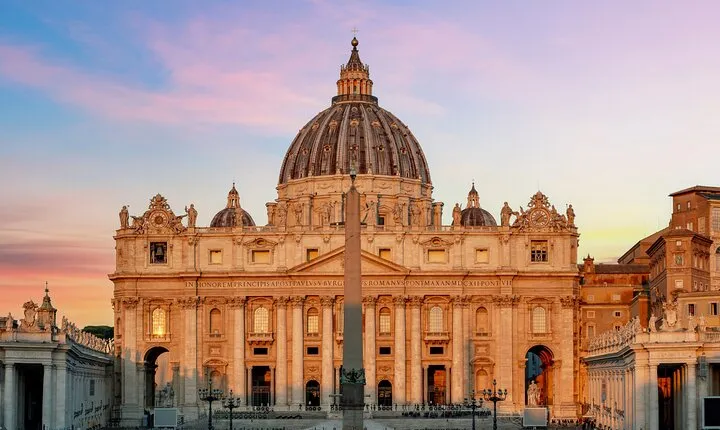 St. Peter's Basilica Guided Tour with Reserved Entrance