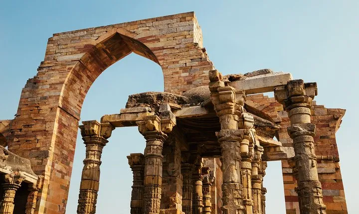 Modern Delhi with Ancient Rust (Guided Half-Day Sightseeing Tour)