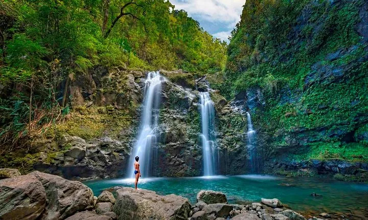 Famous Road to Hana Waterfalls and Lunch by Mercedes Van