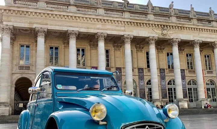 Visit of Bordeaux Unesco in a classic car & delicacies