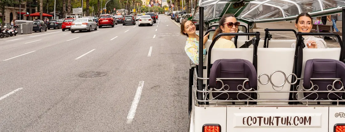 1-hour express tour of Barcelona in a private electric tuk-tuk