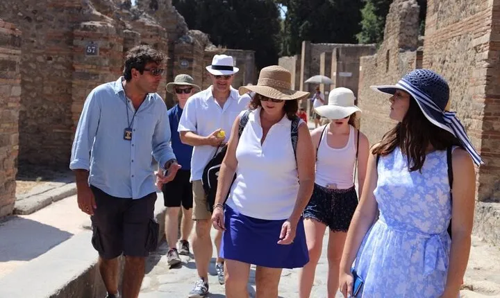 Pompeii 3 Hours Walking Tour Led by an Archaeologist