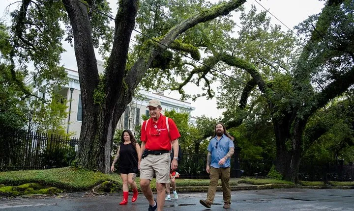 New Orleans Walking Tour: Garden District Stories