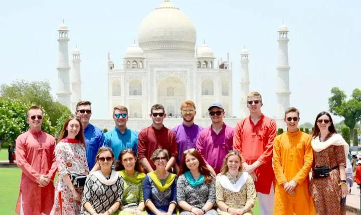 One Day: Classic Agra Tour Including Taj Mahal, Fort, Baby Taj and Mehtab Bagh