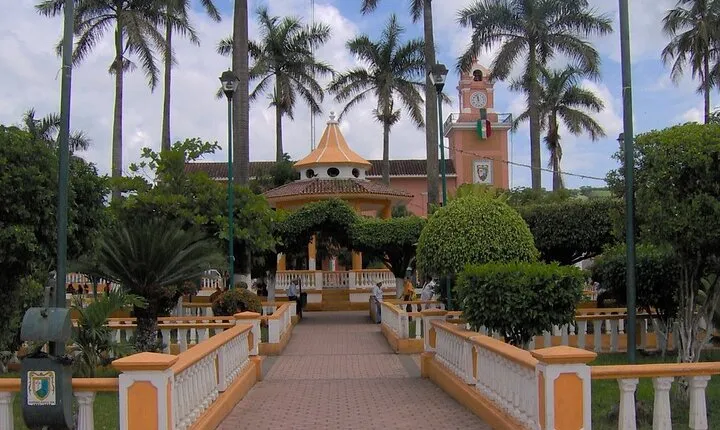 Tour to Los Tuxtlas, Salto de Eyipantla Waterfall and Catemaco