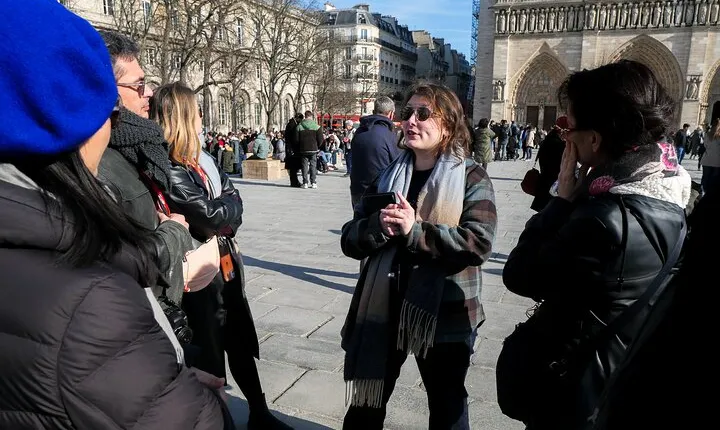 Paris: Notre Dame Cathedral inside & Neighborhood Guided Tour