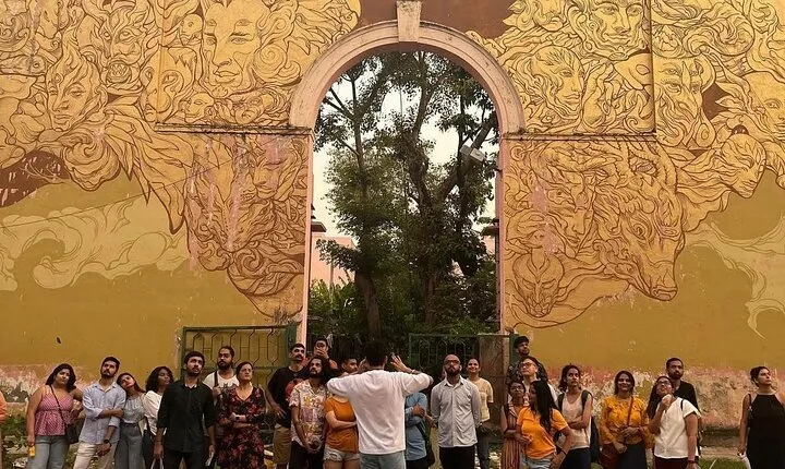 New Delhi Street Art Tour in Lodhi Art District 