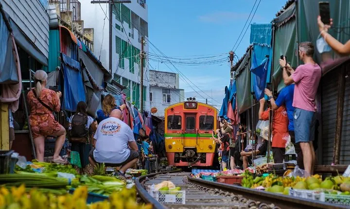 Damnoen Saduak Floating Market and Maeklong Railway Market Tour