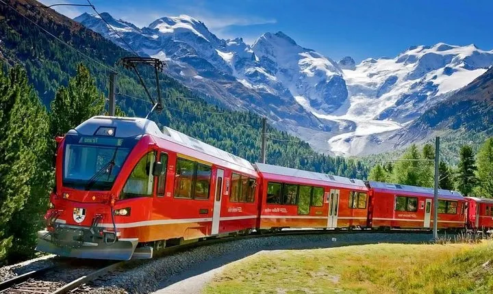 Private tour to Bernina train & Lake Como. Hotel pick-up