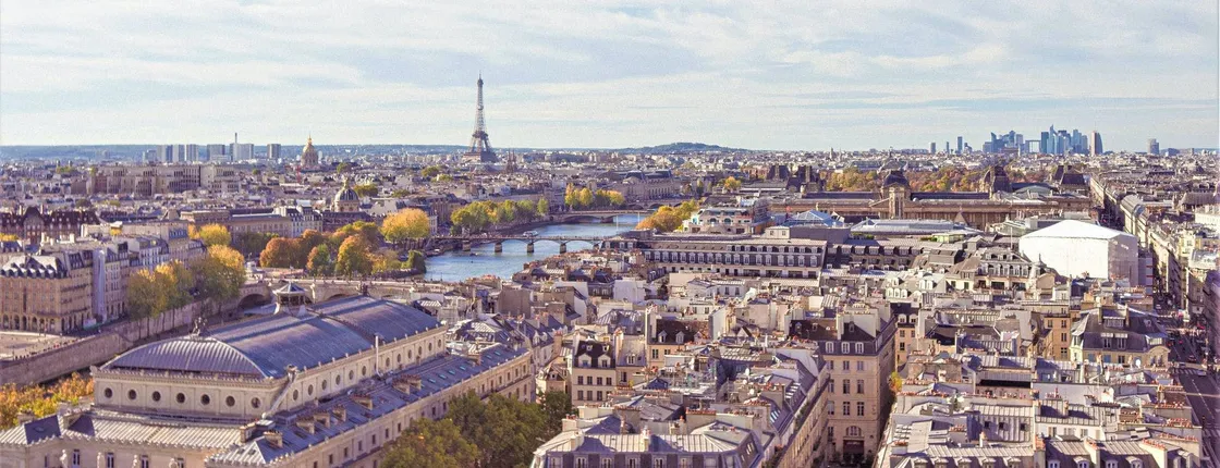 Discovering Paris: Walking audio tour along the Seine river