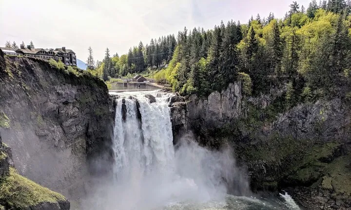 Seattle Wine and Waterfall - Private Luxury Day Tour with Lunch