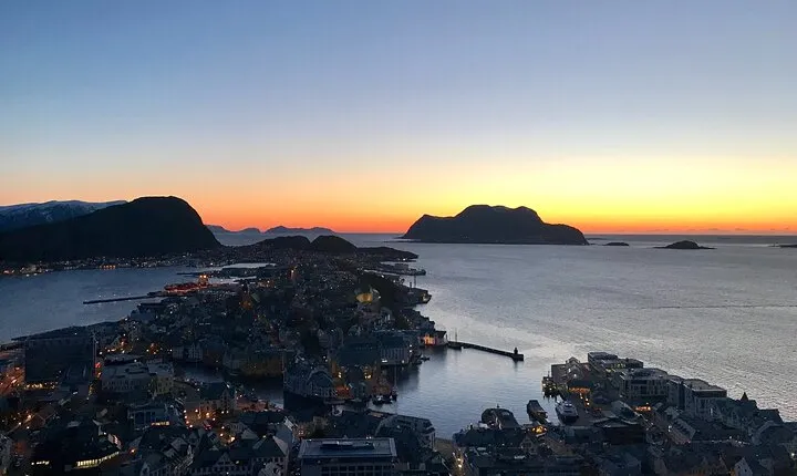 Shore Excursions Ålesund: Highlights Ålesund & Islands
