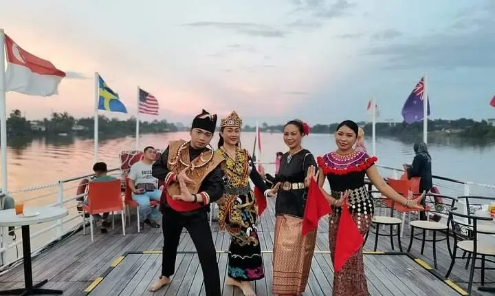 Kuching Heritage City Tour plus Sarawak Sunset River Cruise