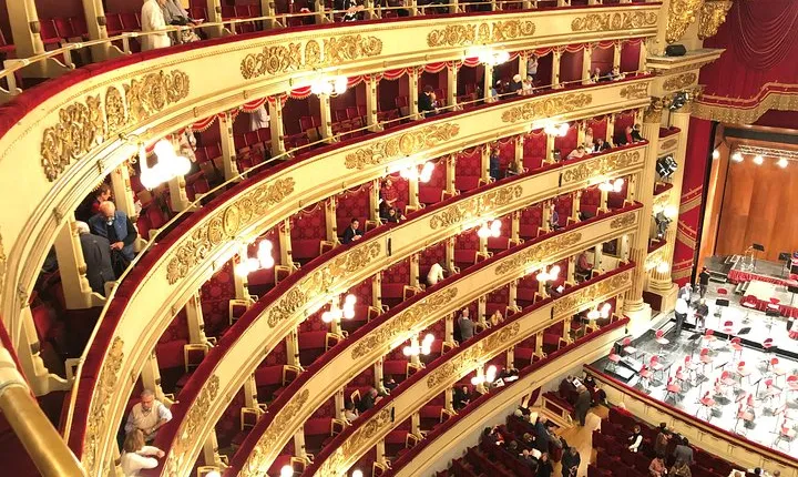 La Scala Museum Experience and Hop on Hop off optional