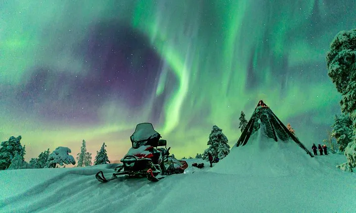 Northern Lights Snowmobile Driving Safari