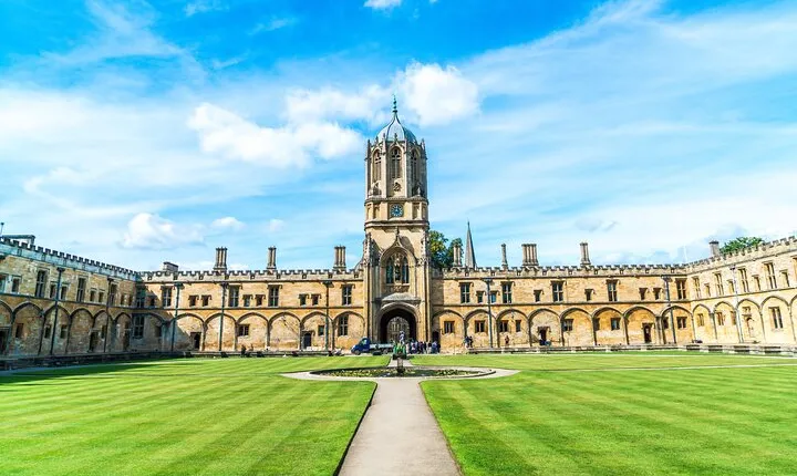 Oxford Highlights Private Half-Day Tour from London by Car