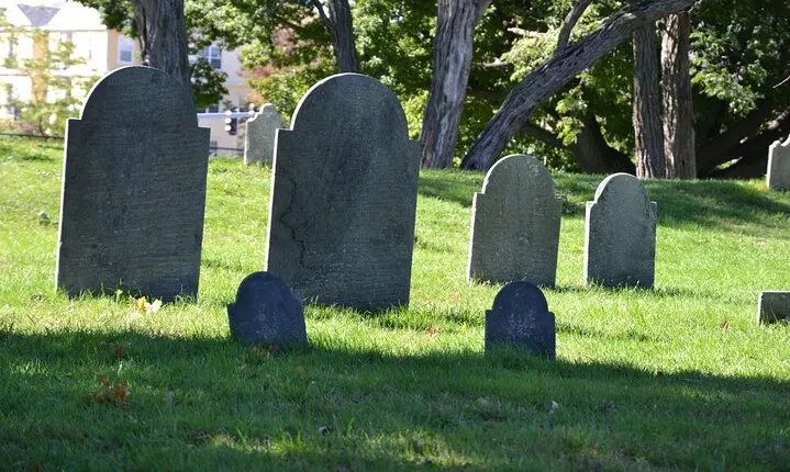 Hauntings, History and Legends Tour in Salem