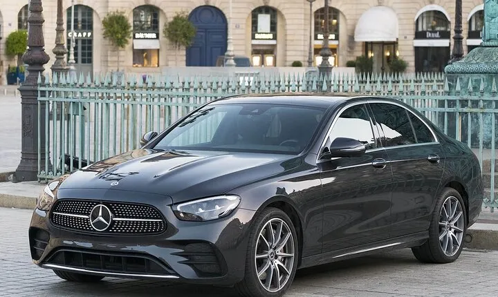 Private Transfer: Paris City to Paris Airport CDG by Business Car