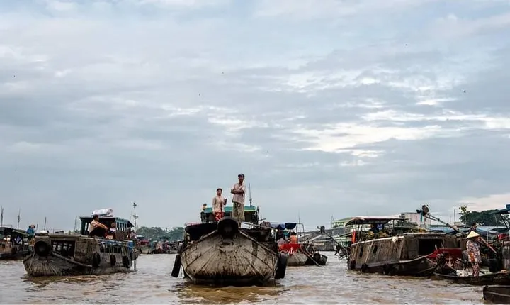 PRIVATE "Non-Touristy Floating Market"