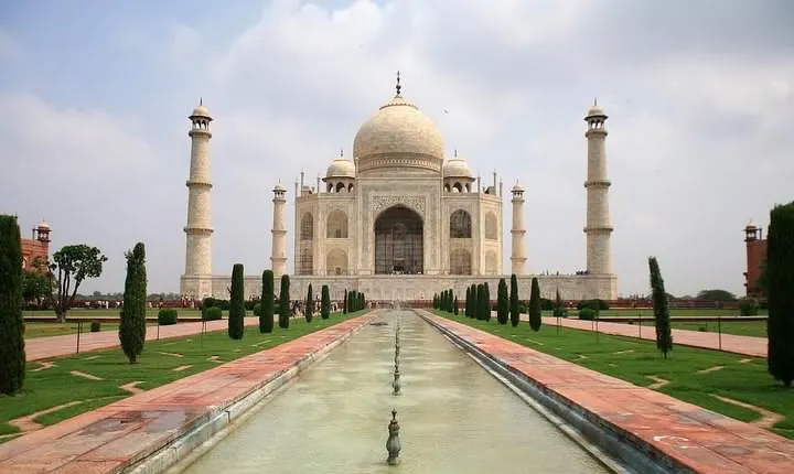 Same day Taj Mahal and Agra Fort Day Tour from Delhi