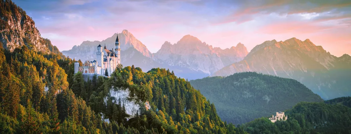 Neuschwanstein Castle guided tour with hiking experience from Munich