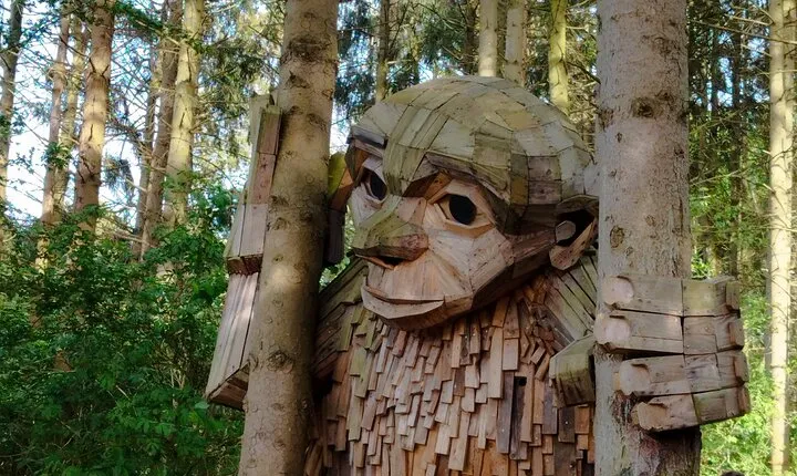 The Six Forgotten Giants Trolls Hunt with Minibus