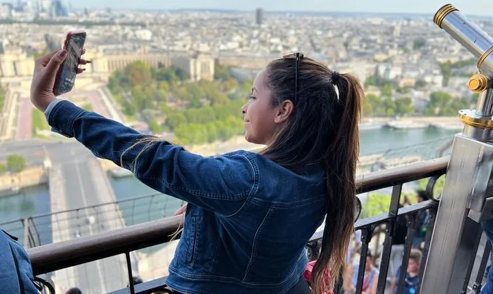 Paris Tour Half Day Experience with Brazilian Tour Guide