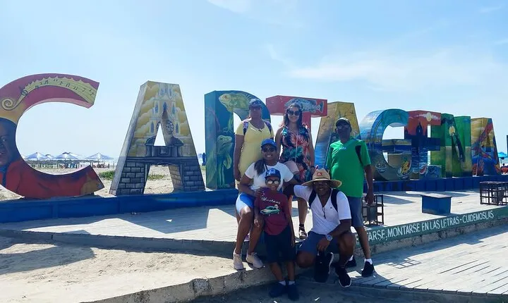 Tour in Chiva 5 hours through the City of Cartagena