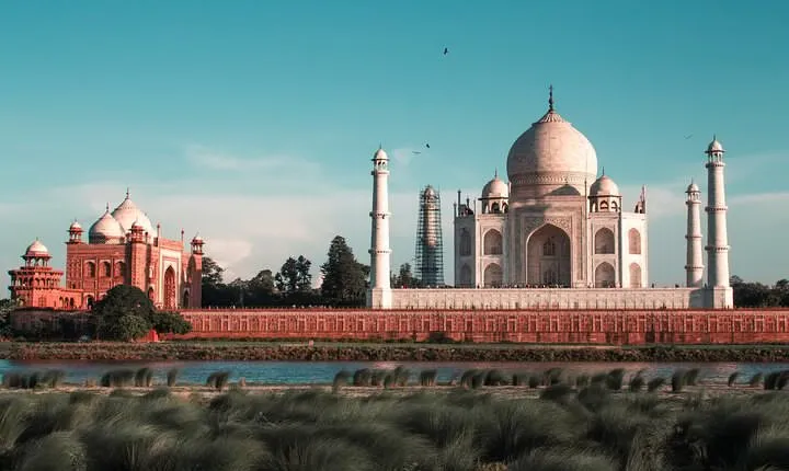 Private Sunrise Taj Mahal Tour from Delhi by Car