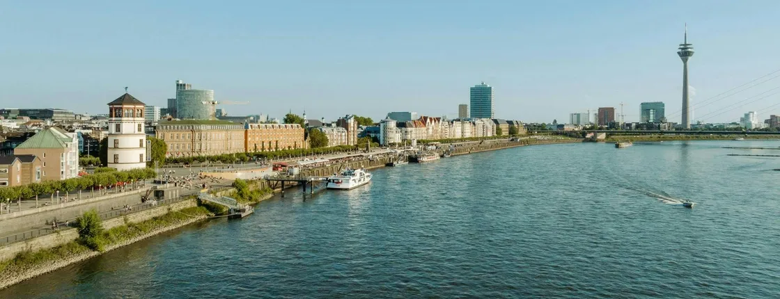 1-Hour Guided Walking Tour of Düsseldorf in German