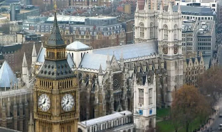 London's Classic Sights and Hidden Histories: A Self-guided Audio Tour